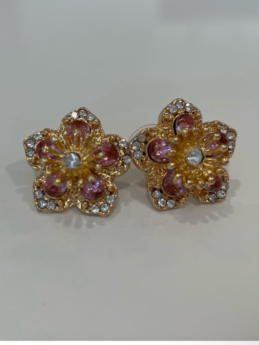 Gold-Tone Pink Floral Crystal Stud Earrings nwot - Picture 2 of 2